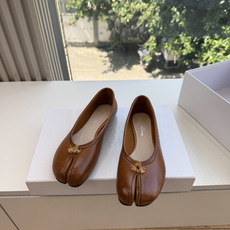 G027顶级品质Maison Margiel*26ss早秋新款分趾玛丽珍平底擦色单鞋 自带复古氛围感,经典分趾鞋型搭配一 G027顶级品质Maison Margiel*26ss早秋新款分趾玛丽珍平底擦色单鞋 自带复古氛围感,经典分趾鞋型搭配一