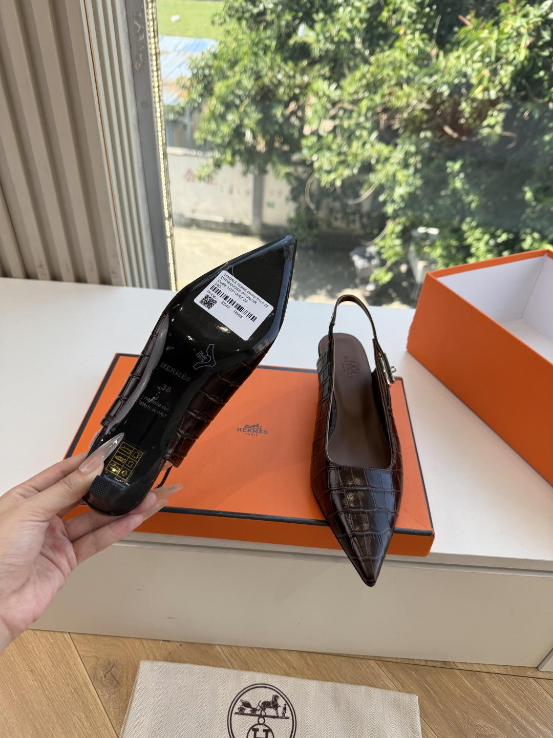 顶级品质G393所见即所得顶级品质Hermes爱马仕春夏最新kelly扣时装玛丽珍乐福鞋经典的版型 搭配极具辨识度的马家 顶级品质G393所见即所得顶级品质Hermes爱马仕春夏最新kelly扣时装玛丽珍乐福鞋经典的版型 搭配极具辨识度的马家