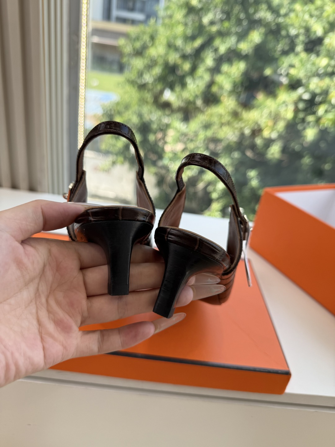 顶级品质G393所见即所得顶级品质Hermes爱马仕春夏最新kelly扣时装玛丽珍乐福鞋经典的版型 搭配极具辨识度的马家 顶级品质G393所见即所得顶级品质Hermes爱马仕春夏最新kelly扣时装玛丽珍乐福鞋经典的版型 搭配极具辨识度的马家