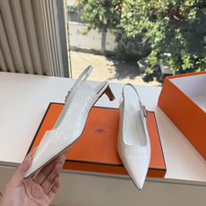 顶级品质G393所见即所得顶级品质Hermes爱马仕春夏最新kelly扣时装玛丽珍乐福鞋经典的版型 搭配极具辨识度的马家 顶级品质G393所见即所得顶级品质Hermes爱马仕春夏最新kelly扣时装玛丽珍乐福鞋经典的版型 搭配极具辨识度的马家