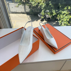 顶级品质G393所见即所得顶级品质Hermes爱马仕春夏最新kelly扣时装玛丽珍乐福鞋经典的版型 搭配极具辨识度的马家 顶级品质G393所见即所得顶级品质Hermes爱马仕春夏最新kelly扣时装玛丽珍乐福鞋经典的版型 搭配极具辨识度的马家