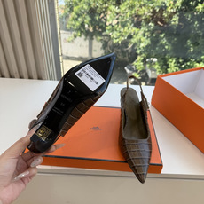 顶级品质G393所见即所得顶级品质Hermes爱马仕春夏最新kelly扣时装玛丽珍乐福鞋经典的版型 搭配极具辨识度的马家 顶级品质G393所见即所得顶级品质Hermes爱马仕春夏最新kelly扣时装玛丽珍乐福鞋经典的版型 搭配极具辨识度的马家
