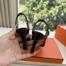 顶级品质G393所见即所得顶级品质Hermes爱马仕春夏最新kelly扣时装玛丽珍乐福鞋经典的版型 搭配极具辨识度的马家 顶级品质G393所见即所得顶级品质Hermes爱马仕春夏最新kelly扣时装玛丽珍乐福鞋经典的版型 搭配极具辨识度的马家