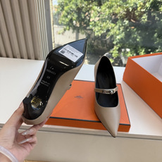 顶级品质G393所见即所得顶级品质Hermes爱马仕春夏最新kelly扣时装玛丽珍乐福鞋经典的版型 搭配极具辨识度的马家 顶级品质G393所见即所得顶级品质Hermes爱马仕春夏最新kelly扣时装玛丽珍乐福鞋经典的版型 搭配极具辨识度的马家