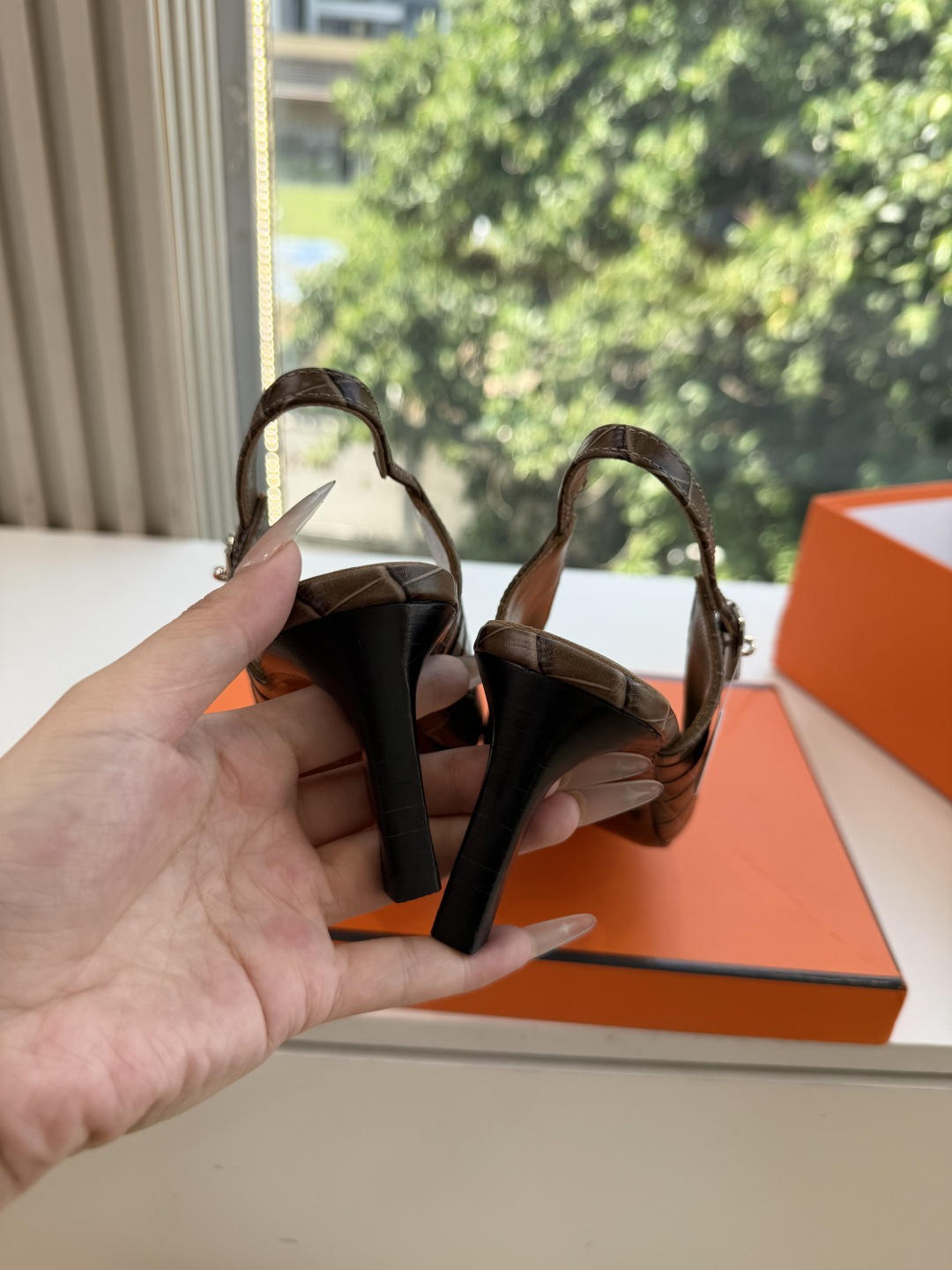 顶级品质G393所见即所得顶级品质Hermes爱马仕春夏最新kelly扣时装玛丽珍乐福鞋经典的版型 搭配极具辨识度的马家 顶级品质G393所见即所得顶级品质Hermes爱马仕春夏最新kelly扣时装玛丽珍乐福鞋经典的版型 搭配极具辨识度的马家