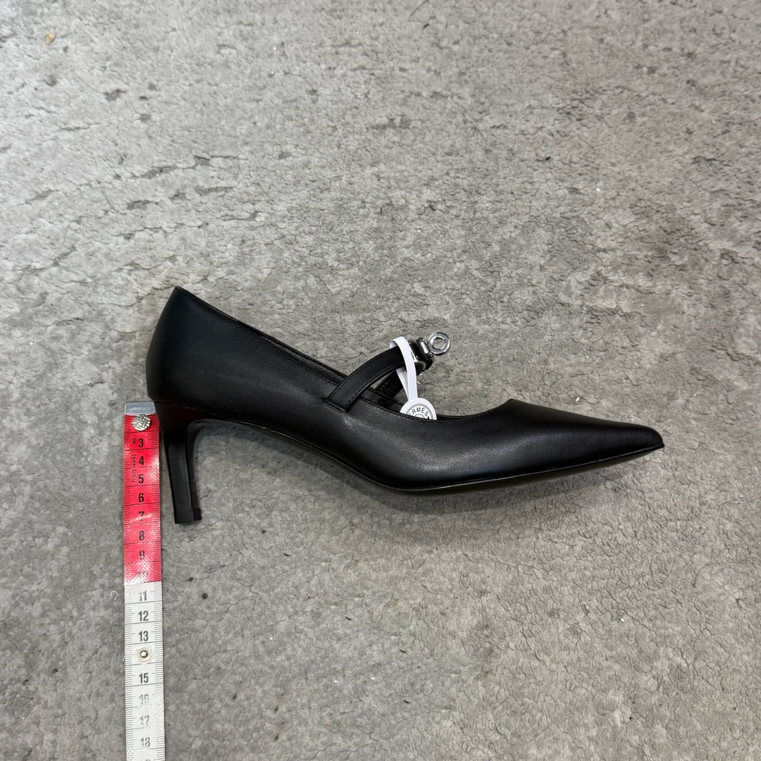 顶级品质G393所见即所得顶级品质Hermes爱马仕春夏最新kelly扣时装玛丽珍乐福鞋经典的版型 搭配极具辨识度的马家