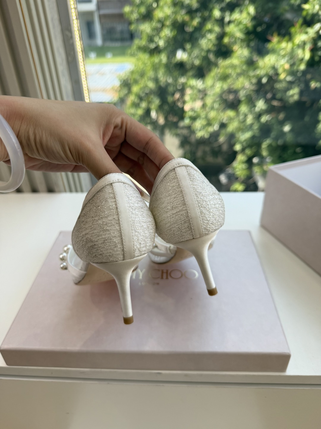 G987所见即所得JimmyCho*吉米周爆品高跟凉鞋高跟鞋  这也太仙了叭，像艺术品一样美到窒息的很生动形象，很温柔很