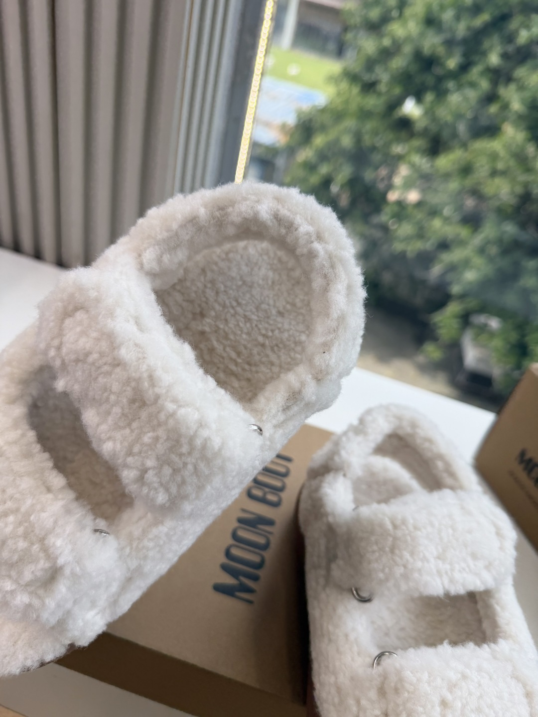 G275😃Moon Boot/ 最新vs秋冬最新款雪地靴系丑萌毛毛雪地靴  忘了UGG吧，时髦人都在穿Moon Boot