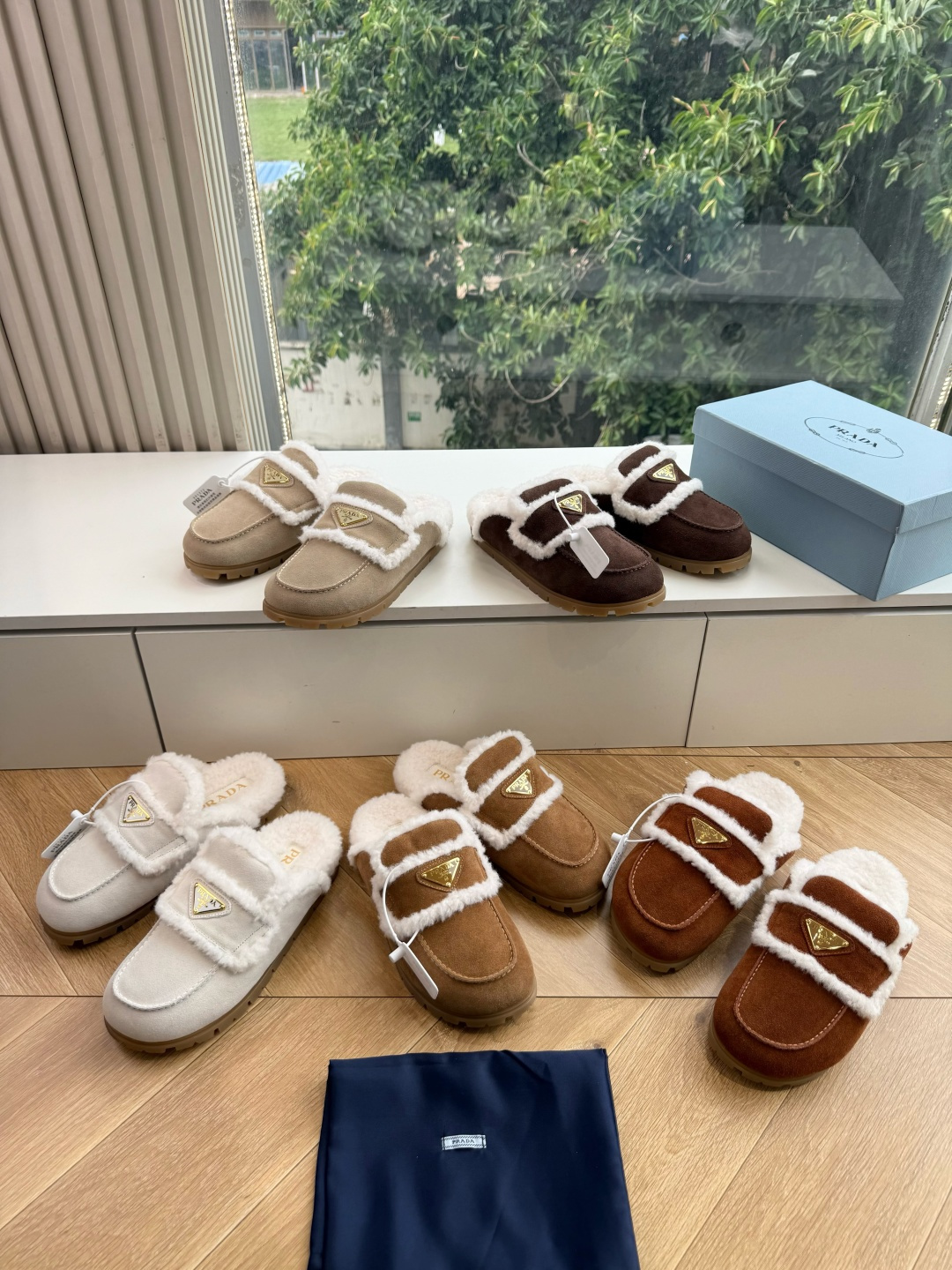 G036新色款所见即所得高帮款 低帮款 乐福鞋拖鞋单鞋款！！PRADA 普拉达 三角标羊毛鞋，雪地靴 半拖鞋系！高级牛绒