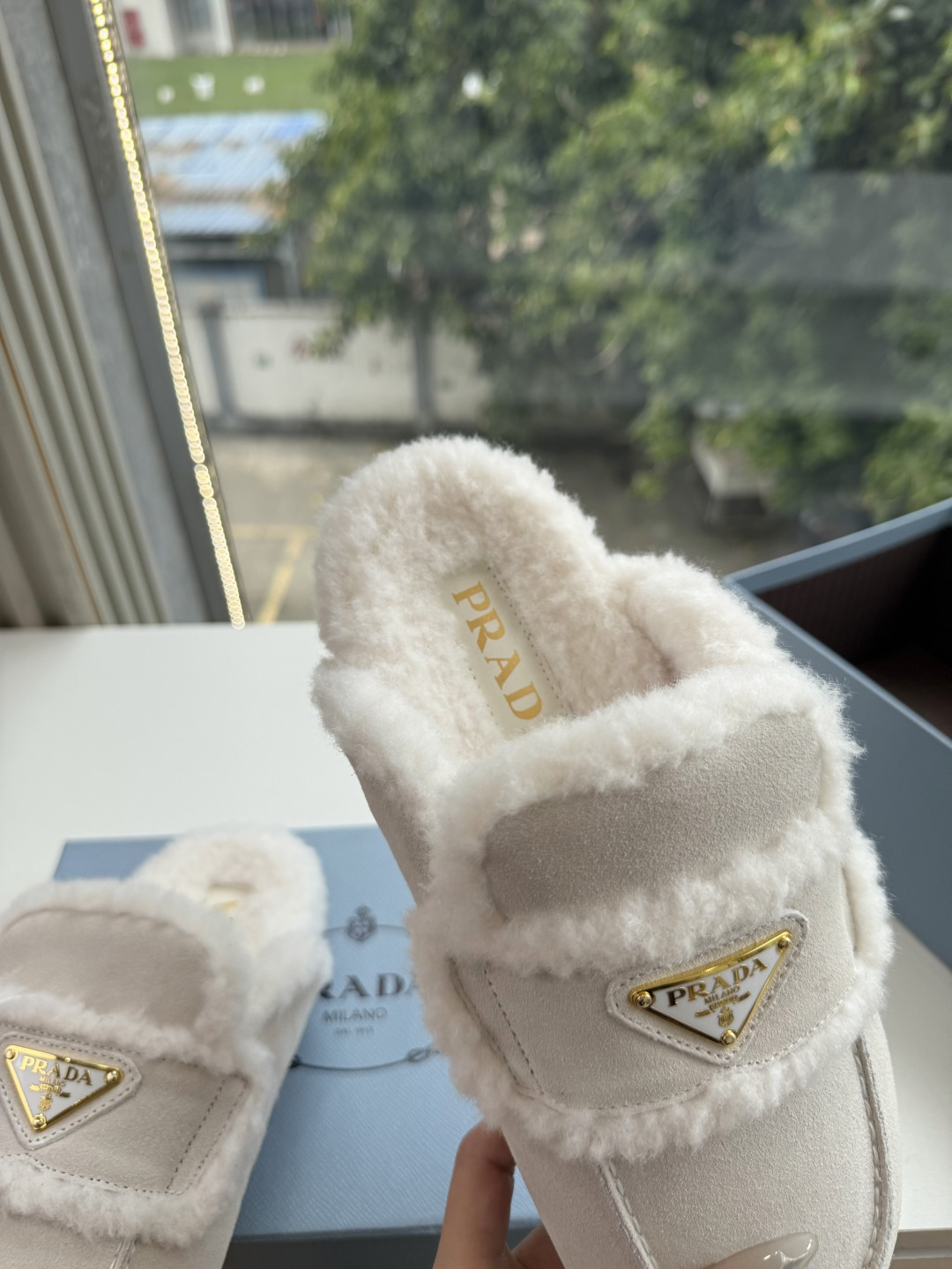 G036新色款所见即所得高帮款 低帮款 乐福鞋拖鞋单鞋款!!PRADA 普拉达 三角标羊毛鞋,雪地靴 半拖鞋系!高级牛绒 G036新色款所见即所得高帮款 低帮款 乐福鞋拖鞋单鞋款!!PRADA 普拉达 三角标羊毛鞋,雪地靴 半拖鞋系!高级牛绒
