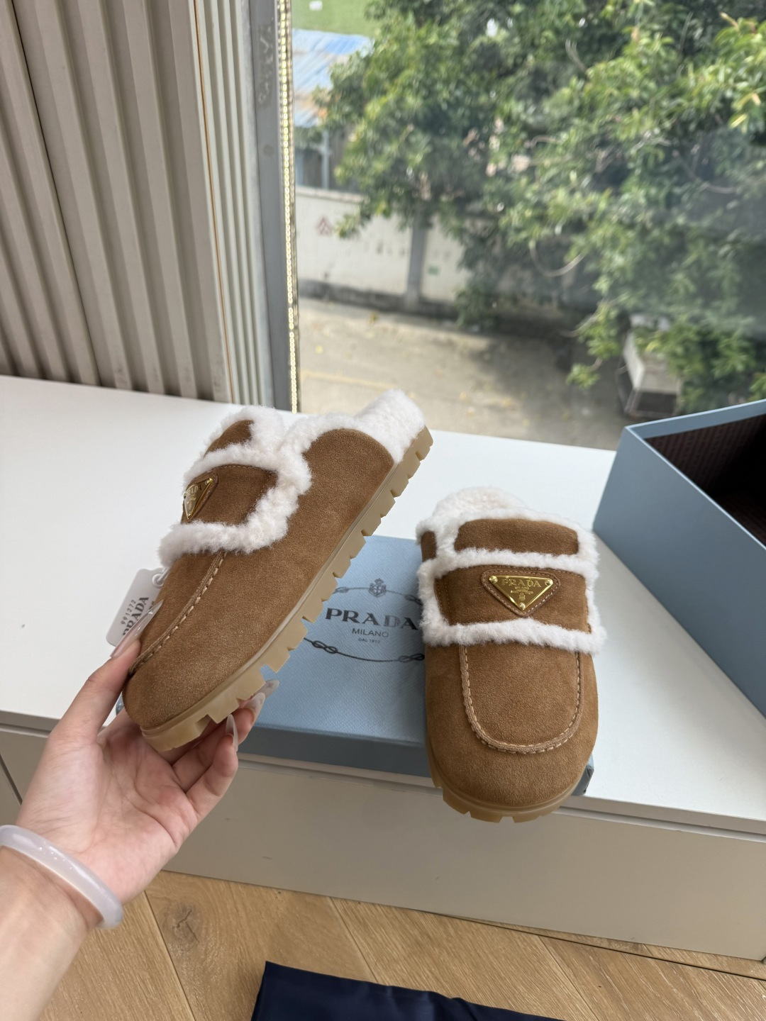 G036新色款所见即所得高帮款 低帮款 乐福鞋拖鞋单鞋款!!PRADA 普拉达 三角标羊毛鞋,雪地靴 半拖鞋系!高级牛绒 G036新色款所见即所得高帮款 低帮款 乐福鞋拖鞋单鞋款!!PRADA 普拉达 三角标羊毛鞋,雪地靴 半拖鞋系!高级牛绒