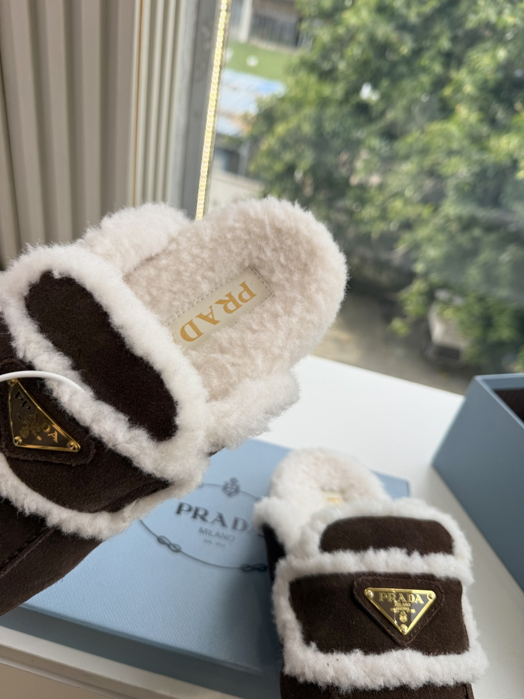 G036新色款所见即所得高帮款 低帮款 乐福鞋拖鞋单鞋款！！PRADA 普拉达 三角标羊毛鞋，雪地靴 半拖鞋系！高级牛绒