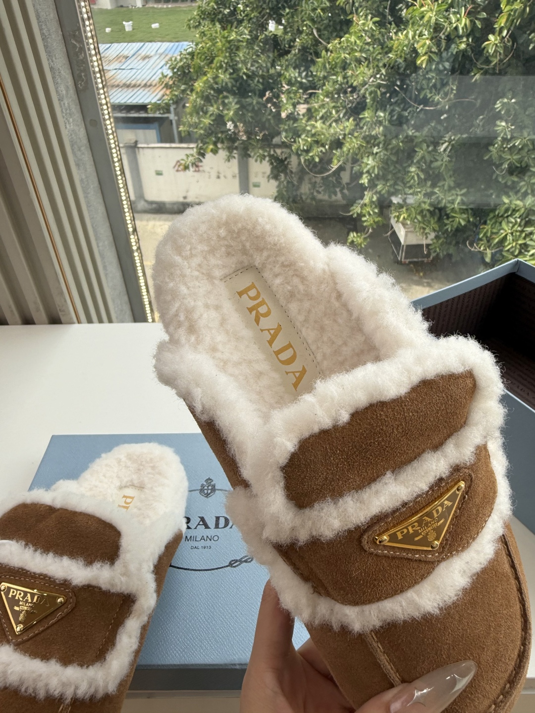 G036新色款所见即所得高帮款 低帮款 乐福鞋拖鞋单鞋款!!PRADA 普拉达 三角标羊毛鞋,雪地靴 半拖鞋系!高级牛绒 G036新色款所见即所得高帮款 低帮款 乐福鞋拖鞋单鞋款!!PRADA 普拉达 三角标羊毛鞋,雪地靴 半拖鞋系!高级牛绒