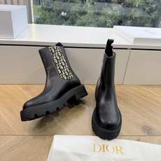 G133顶级品质切尔西短靴马丁靴Miss Dior 迪奥 CD秋冬最新高定海报款D-Major字母logo 圆头骑士靴 G133顶级品质切尔西短靴马丁靴Miss Dior 迪奥 CD秋冬最新高定海报款D-Major字母logo 圆头骑士靴