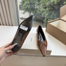 G288顶级品质Saint Laurent / 圣罗兰新款单鞋尖头高跟鞋YSL姐姐的美丽尤物高跟鞋 又是人间圣罗兰 Ro G288顶级品质Saint Laurent / 圣罗兰新款单鞋尖头高跟鞋YSL姐姐的美丽尤物高跟鞋 又是人间圣罗兰 Ro