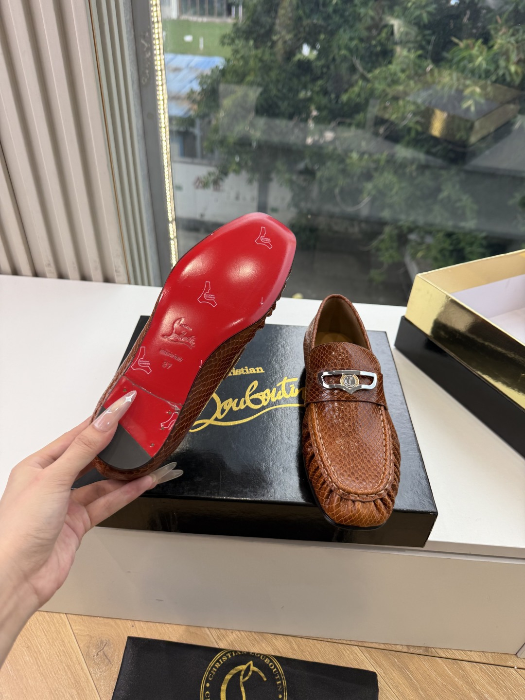 男➕20😀G988顶级品质 Christian Louboutin | 2026s𝐒原版CL全新秀款乐福单鞋 新款专柜同