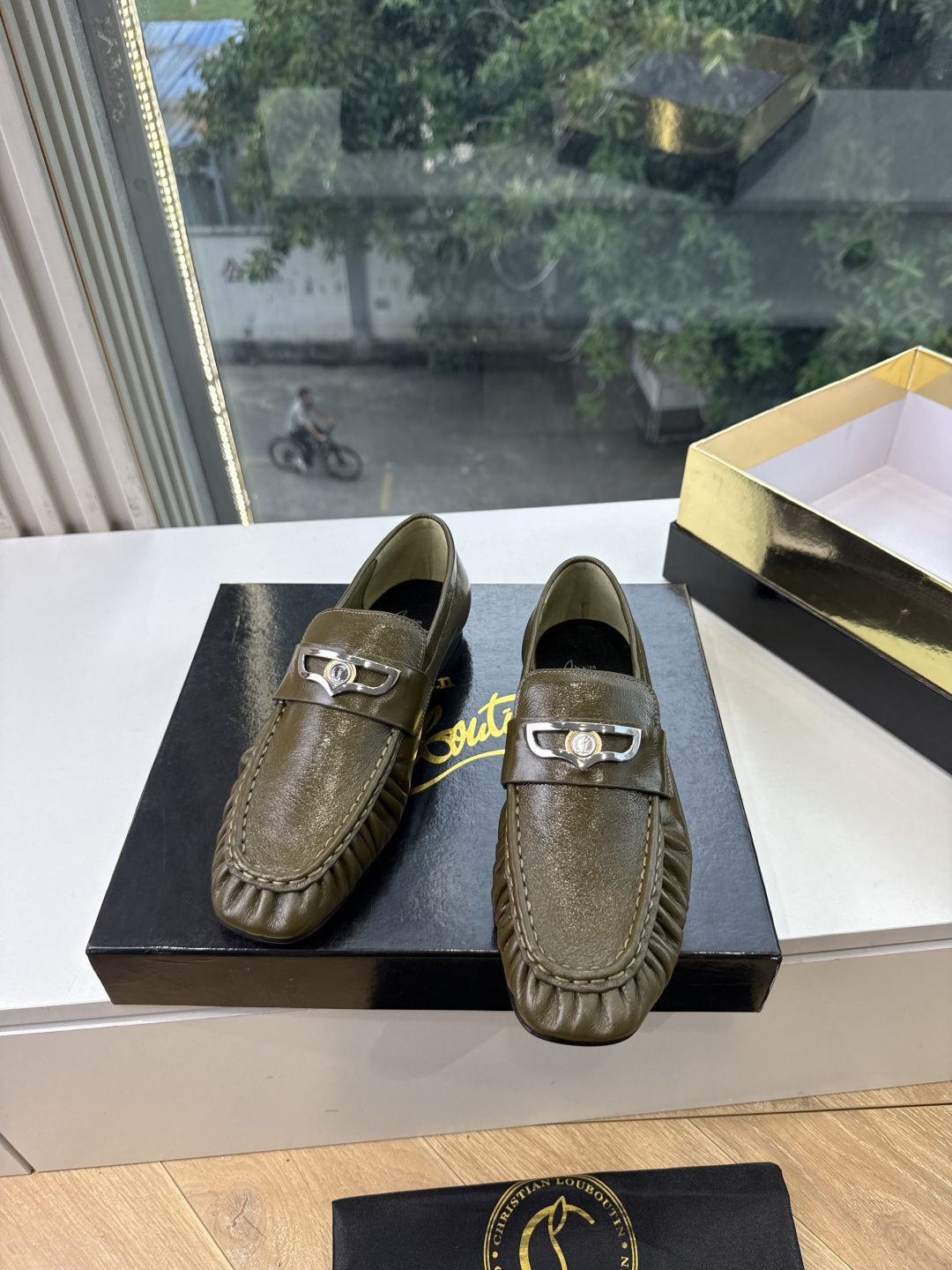 男➕20😀G988顶级品质 Christian Louboutin | 2026s𝐒原版CL全新秀款乐福单鞋 新款专柜同