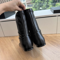 G238所得CHANE*|小香新品学习在米兰时尚的T台上 亮相便艳惊四座 成功晋升为潮流人士的梦中情靴 。 经典的双C标 G238所得CHANE*|小香新品学习在米兰时尚的T台上 亮相便艳惊四座 成功晋升为潮流人士的梦中情靴 。 经典的双C标