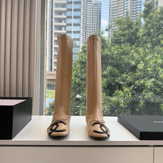 G238所得CHANE*|小香新品学习在米兰时尚的T台上 亮相便艳惊四座 成功晋升为潮流人士的梦中情靴 。 经典的双C标 G238所得CHANE*|小香新品学习在米兰时尚的T台上 亮相便艳惊四座 成功晋升为潮流人士的梦中情靴 。 经典的双C标