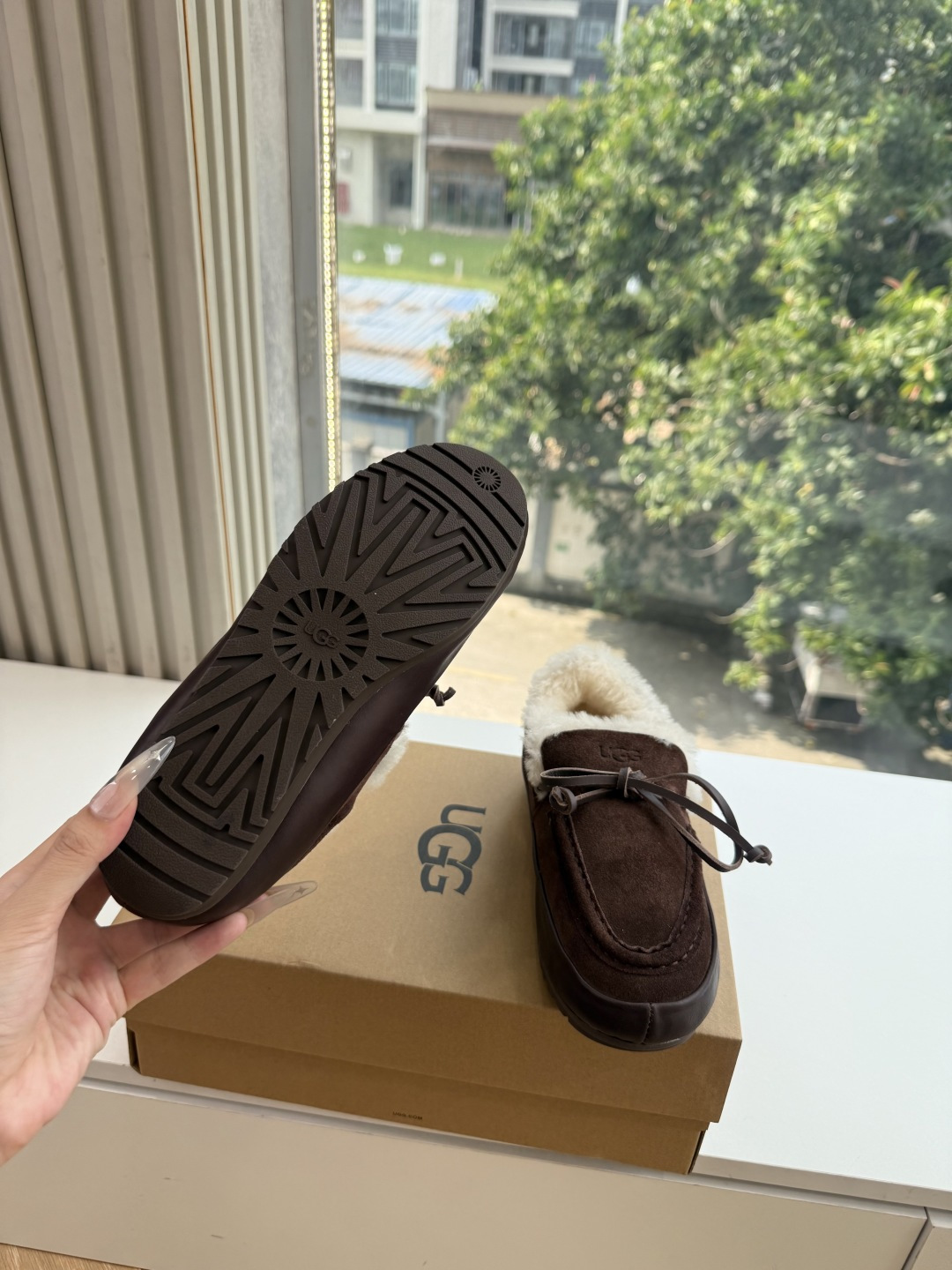 😀G021ugg所见即所得顶级品质所见即所得UGG秋冬新款系列棉鞋雪地靴棉鞋作为的领军品牌，这双新款同样延续了其一贯的舒