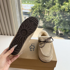 😀G021ugg所见即所得顶级品质所见即所得UGG秋冬新款系列棉鞋雪地靴棉鞋作为的领军品牌,这双新款同样延续了其一贯的舒 😀G021ugg所见即所得顶级品质所见即所得UGG秋冬新款系列棉鞋雪地靴棉鞋作为的领军品牌,这双新款同样延续了其一贯的舒