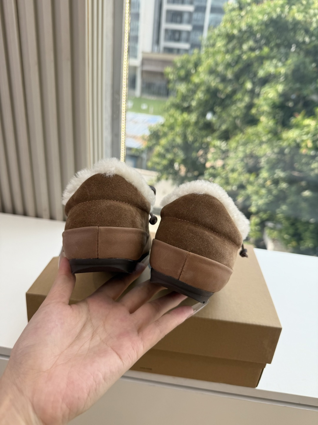 😀G021ugg所见即所得顶级品质所见即所得UGG秋冬新款系列棉鞋雪地靴棉鞋作为的领军品牌，这双新款同样延续了其一贯的舒