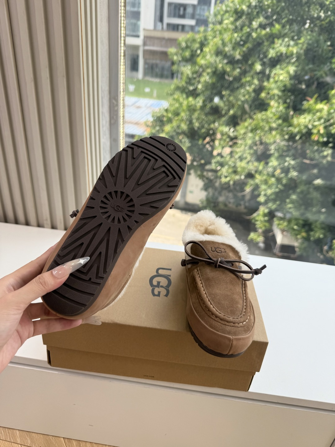 😀G021ugg所见即所得顶级品质所见即所得UGG秋冬新款系列棉鞋雪地靴棉鞋作为的领军品牌，这双新款同样延续了其一贯的舒