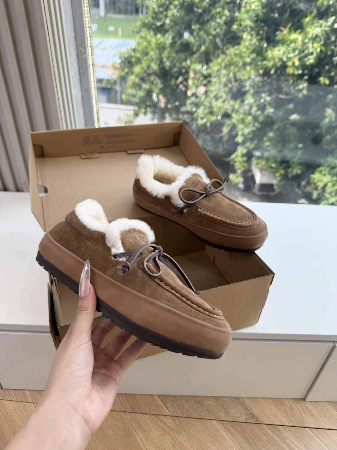 😀G021ugg所见即所得顶级品质所见即所得UGG秋冬新款系列棉鞋雪地靴棉鞋作为的领军品牌，这双新款同样延续了其一贯的舒