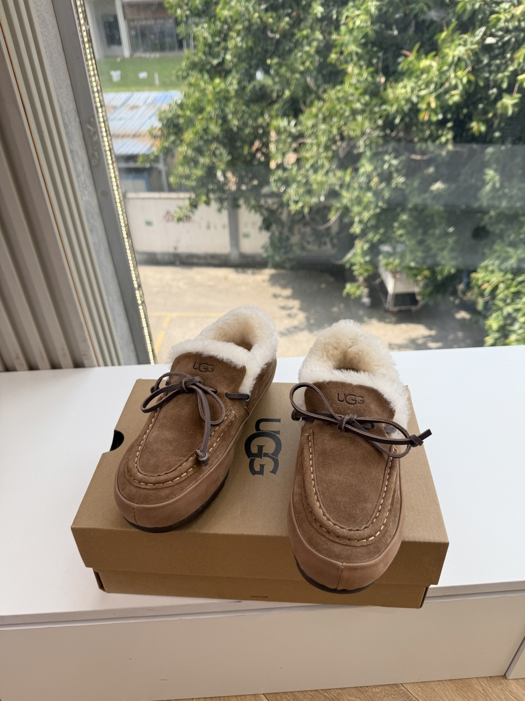 😀G021ugg所见即所得顶级品质所见即所得UGG秋冬新款系列棉鞋雪地靴棉鞋作为的领军品牌，这双新款同样延续了其一贯的舒