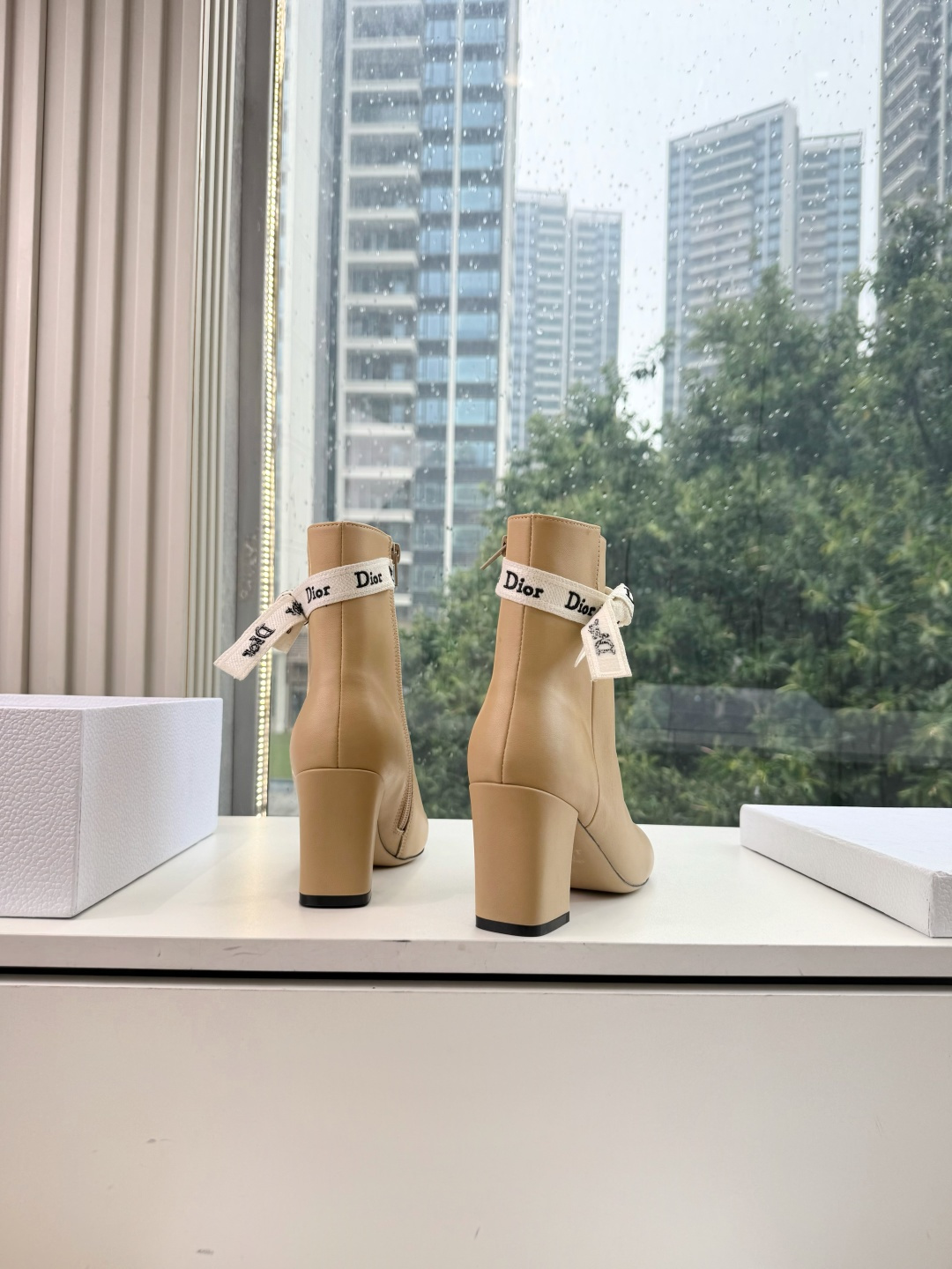G030miss Dior 迪奥 Miss Dior 迪奥 CD秋冬最新高定海报款D-Major字母logo 圆头骑士靴