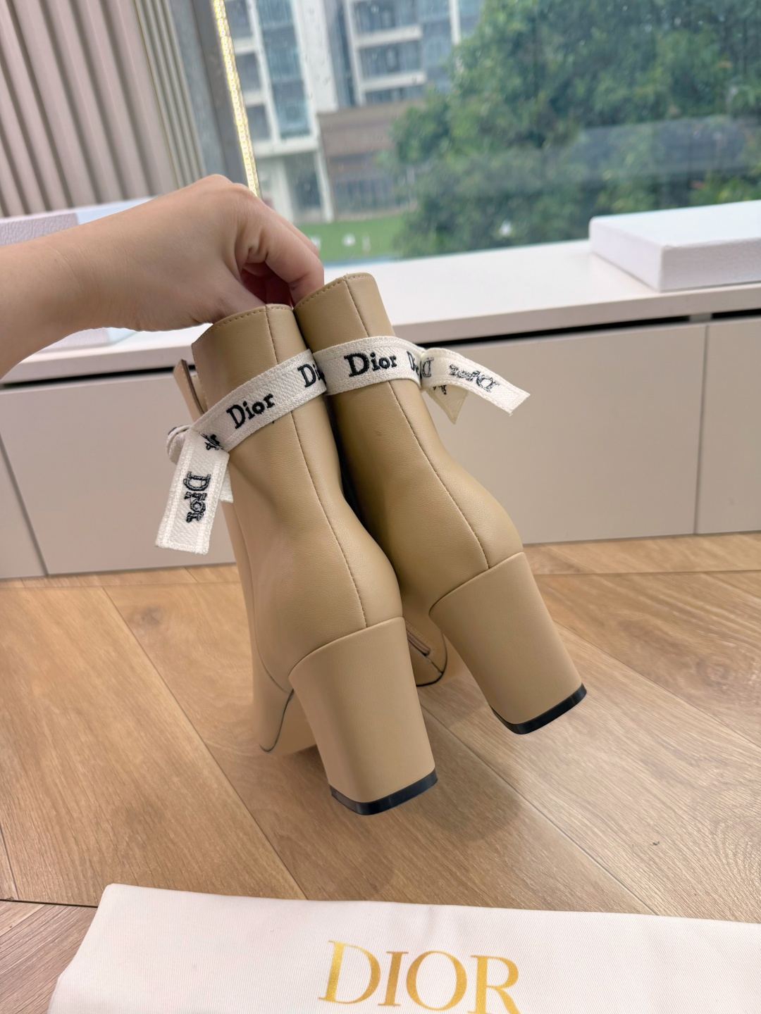 G030miss Dior 迪奥 Miss Dior 迪奥 CD秋冬最新高定海报款D-Major字母logo 圆头骑士靴