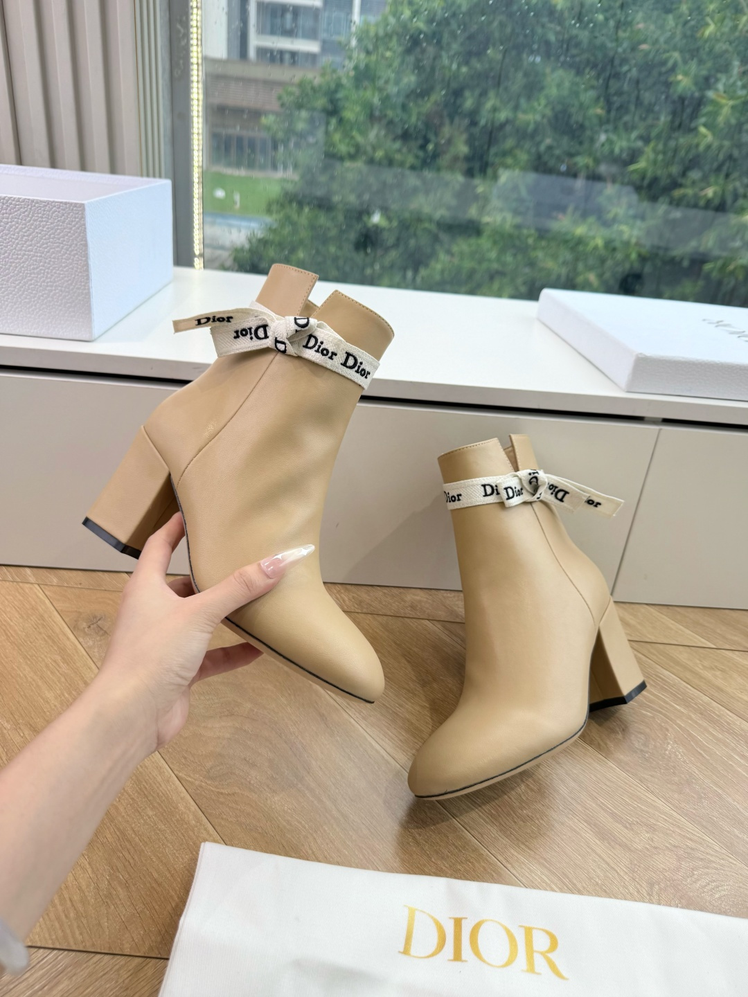 G030miss Dior 迪奥 Miss Dior 迪奥 CD秋冬最新高定海报款D-Major字母logo 圆头骑士靴