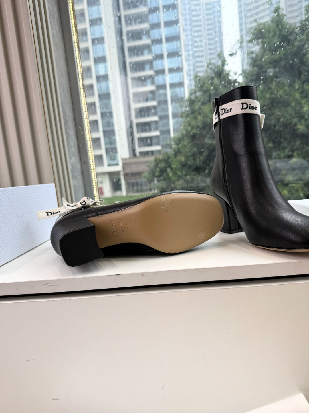 G030miss Dior 迪奥 Miss Dior 迪奥 CD秋冬最新高定海报款D-Major字母logo 圆头骑士靴