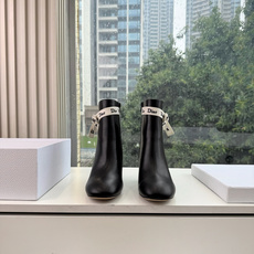 G030miss Dior 迪奥 Miss Dior 迪奥 CD秋冬最新高定海报款D-Major字母logo 圆头骑士靴 G030miss Dior 迪奥 Miss Dior 迪奥 CD秋冬最新高定海报款D-Major字母logo 圆头骑士靴