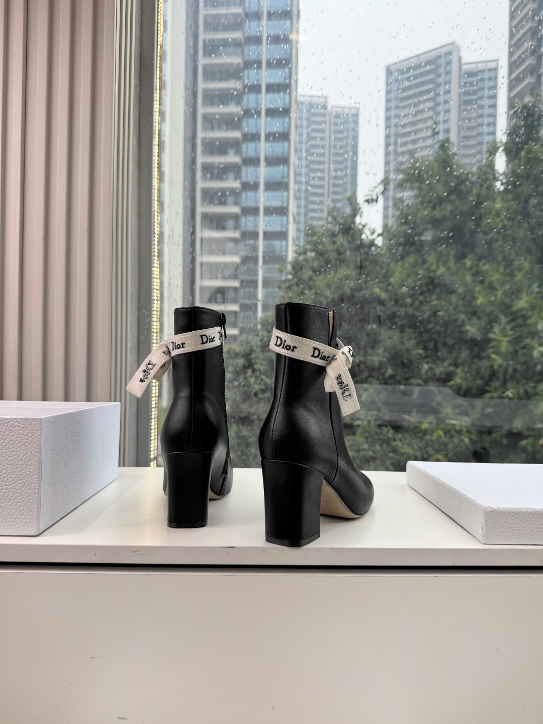 G030miss Dior 迪奥 Miss Dior 迪奥 CD秋冬最新高定海报款D-Major字母logo 圆头骑士靴