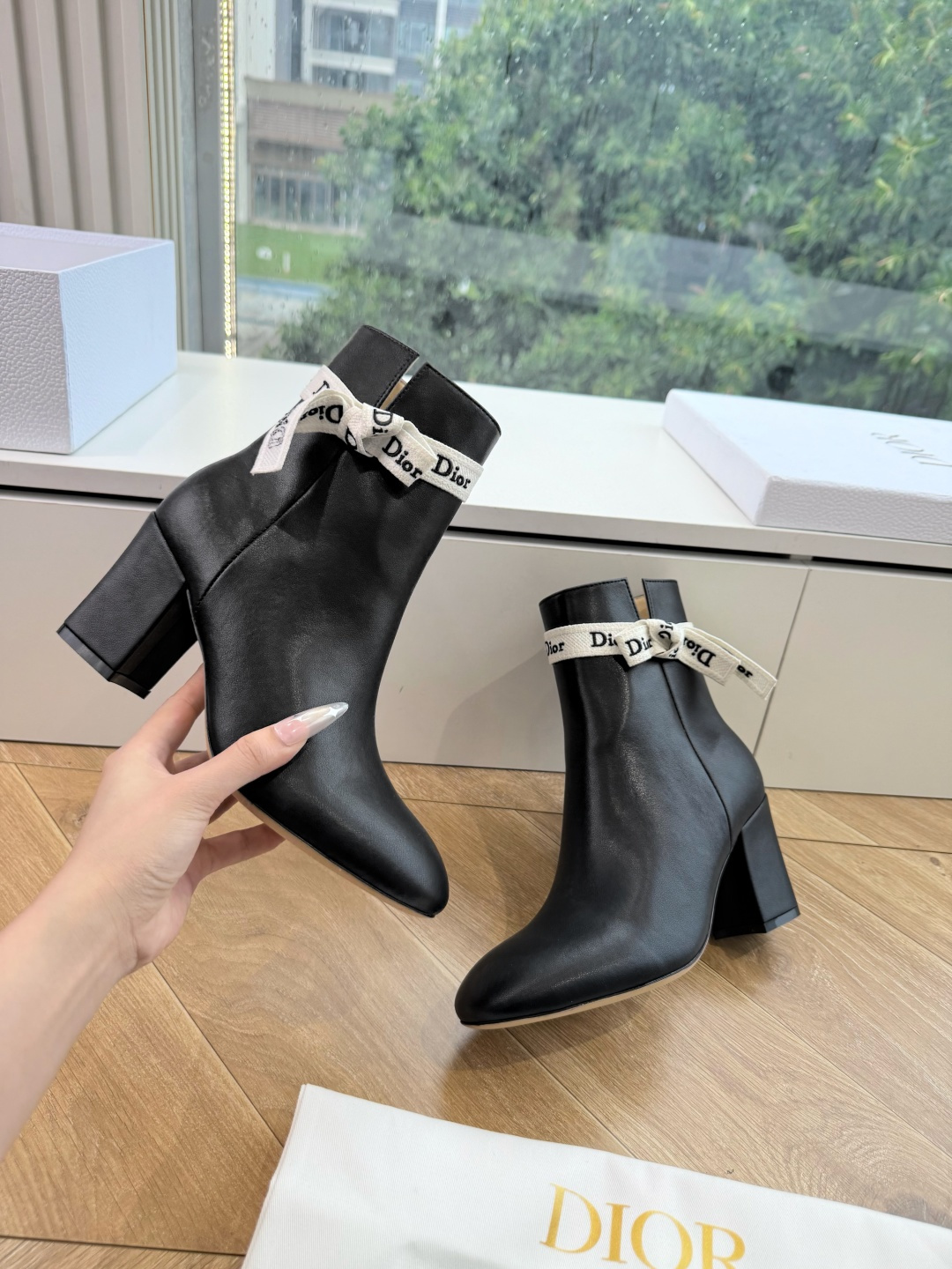 G030miss Dior 迪奥 Miss Dior 迪奥 CD秋冬最新高定海报款D-Major字母logo 圆头骑士靴