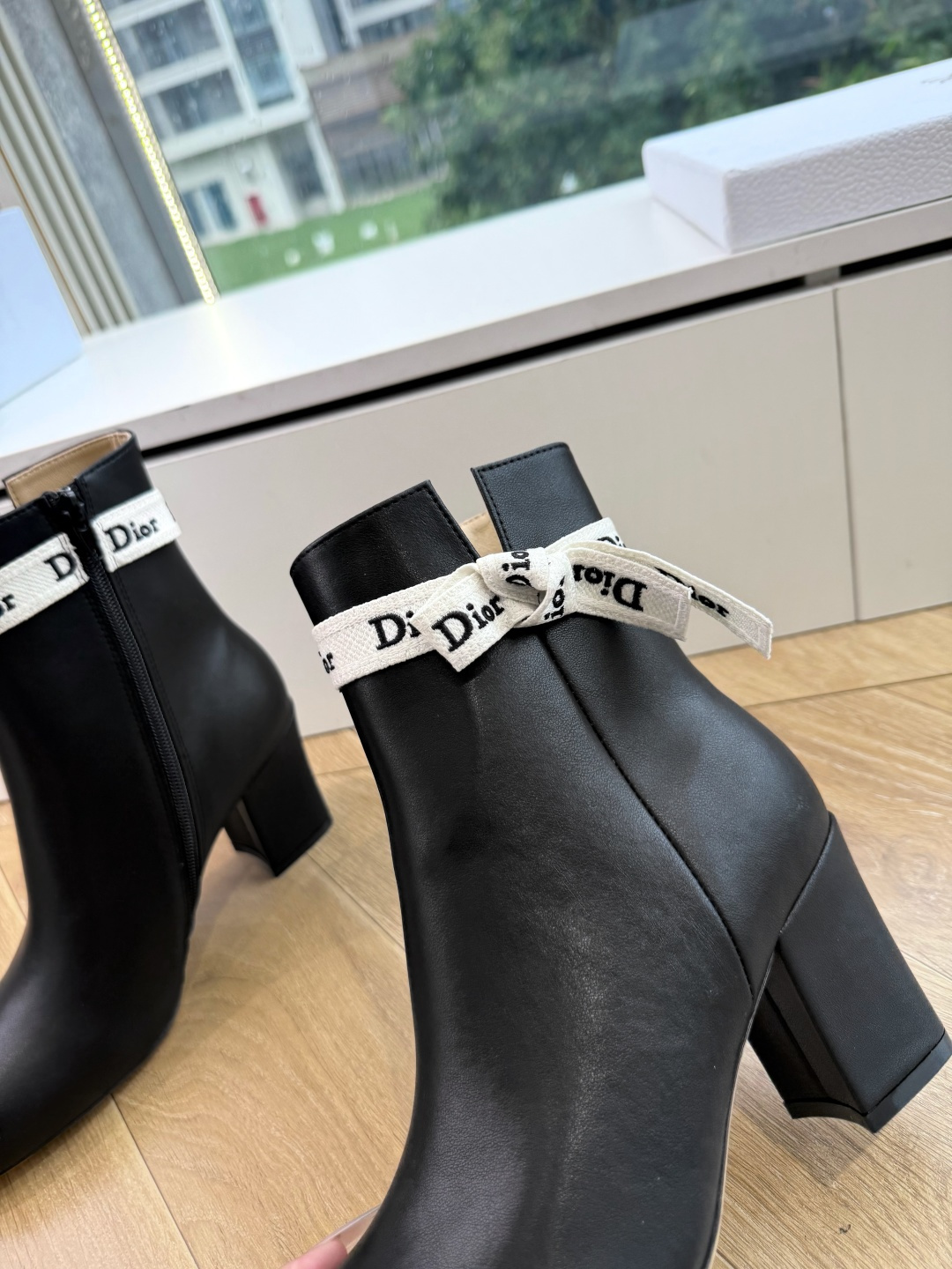 G030miss Dior 迪奥 Miss Dior 迪奥 CD秋冬最新高定海报款D-Major字母logo 圆头骑士靴