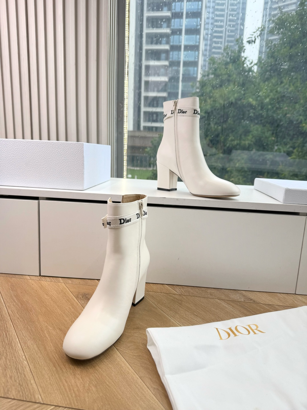 G030miss Dior 迪奥 Miss Dior 迪奥 CD秋冬最新高定海报款D-Major字母logo 圆头骑士靴