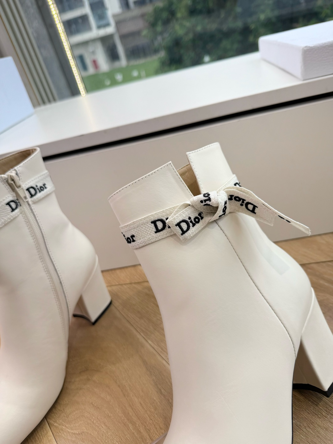 G030miss Dior 迪奥 Miss Dior 迪奥 CD秋冬最新高定海报款D-Major字母logo 圆头骑士靴
