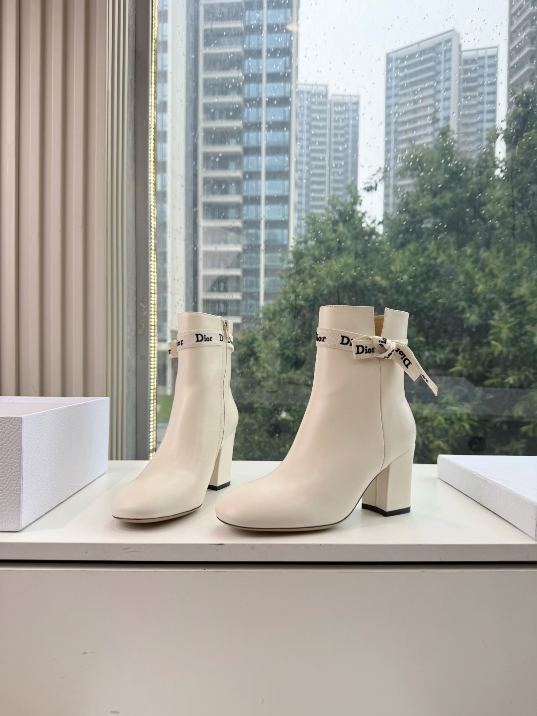 G030miss Dior 迪奥 Miss Dior 迪奥 CD秋冬最新高定海报款D-Major字母logo 圆头骑士靴