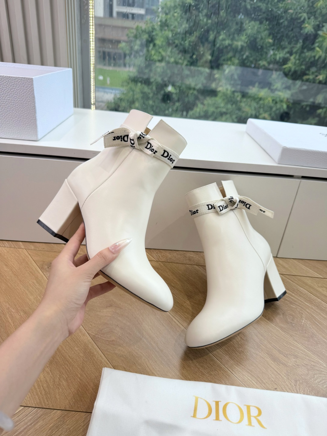 G030miss Dior 迪奥 Miss Dior 迪奥 CD秋冬最新高定海报款D-Major字母logo 圆头骑士靴