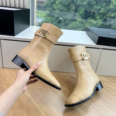 G318所得CHANE*|小香切尔西短靴新品米兰时尚的T台上 亮相便艳惊四座 成功晋升为潮流人士的梦中情靴 。 经典的双 G318所得CHANE*|小香切尔西短靴新品米兰时尚的T台上 亮相便艳惊四座 成功晋升为潮流人士的梦中情靴 。 经典的双