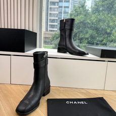 G318所得CHANE*|小香切尔西短靴新品米兰时尚的T台上 亮相便艳惊四座 成功晋升为潮流人士的梦中情靴 。 经典的双 G318所得CHANE*|小香切尔西短靴新品米兰时尚的T台上 亮相便艳惊四座 成功晋升为潮流人士的梦中情靴 。 经典的双