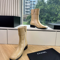 G318所得CHANE*|小香切尔西短靴新品米兰时尚的T台上 亮相便艳惊四座 成功晋升为潮流人士的梦中情靴 。 经典的双 G318所得CHANE*|小香切尔西短靴新品米兰时尚的T台上 亮相便艳惊四座 成功晋升为潮流人士的梦中情靴 。 经典的双