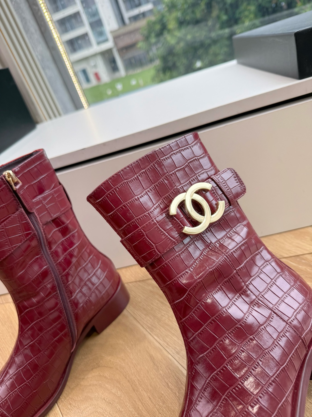 G318所得CHANE*｜小香切尔西短靴新品米兰时尚的T台上 亮相便艳惊四座 成功晋升为潮流人士的梦中情靴 。 经典的双
