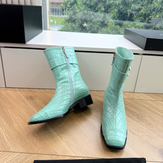 G318所得CHANE*|小香切尔西短靴新品米兰时尚的T台上 亮相便艳惊四座 成功晋升为潮流人士的梦中情靴 。 经典的双 G318所得CHANE*|小香切尔西短靴新品米兰时尚的T台上 亮相便艳惊四座 成功晋升为潮流人士的梦中情靴 。 经典的双