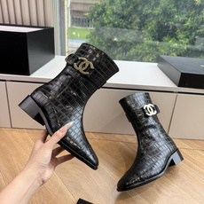 G318所得CHANE*|小香切尔西短靴新品米兰时尚的T台上 亮相便艳惊四座 成功晋升为潮流人士的梦中情靴 。 经典的双 G318所得CHANE*|小香切尔西短靴新品米兰时尚的T台上 亮相便艳惊四座 成功晋升为潮流人士的梦中情靴 。 经典的双