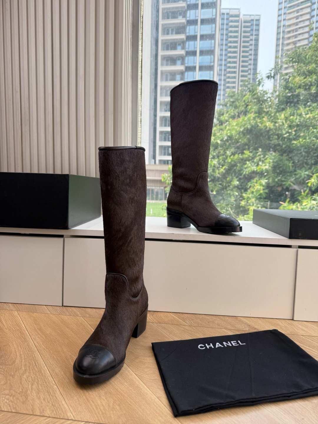 G121所得CHANE*|小香切尔西短靴骑士靴新品米兰时尚的T台上 亮相便艳惊四座 成功晋升为潮流人士的梦中情靴 。 经 G121所得CHANE*|小香切尔西短靴骑士靴新品米兰时尚的T台上 亮相便艳惊四座 成功晋升为潮流人士的梦中情靴 。 经