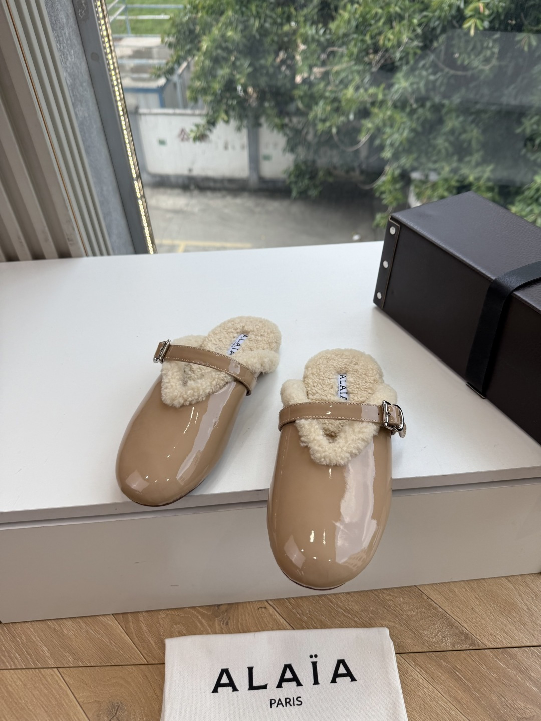 所见即所得G021代购级别原版购入法国一线奢侈品牌ALAIA 阿莱亚秋冬天真的要来咯!羊羔绒鞋~ Alaia奶呼呼的秋冬 所见即所得G021代购级别原版购入法国一线奢侈品牌ALAIA 阿莱亚秋冬天真的要来咯!羊羔绒鞋~ Alaia奶呼呼的秋冬