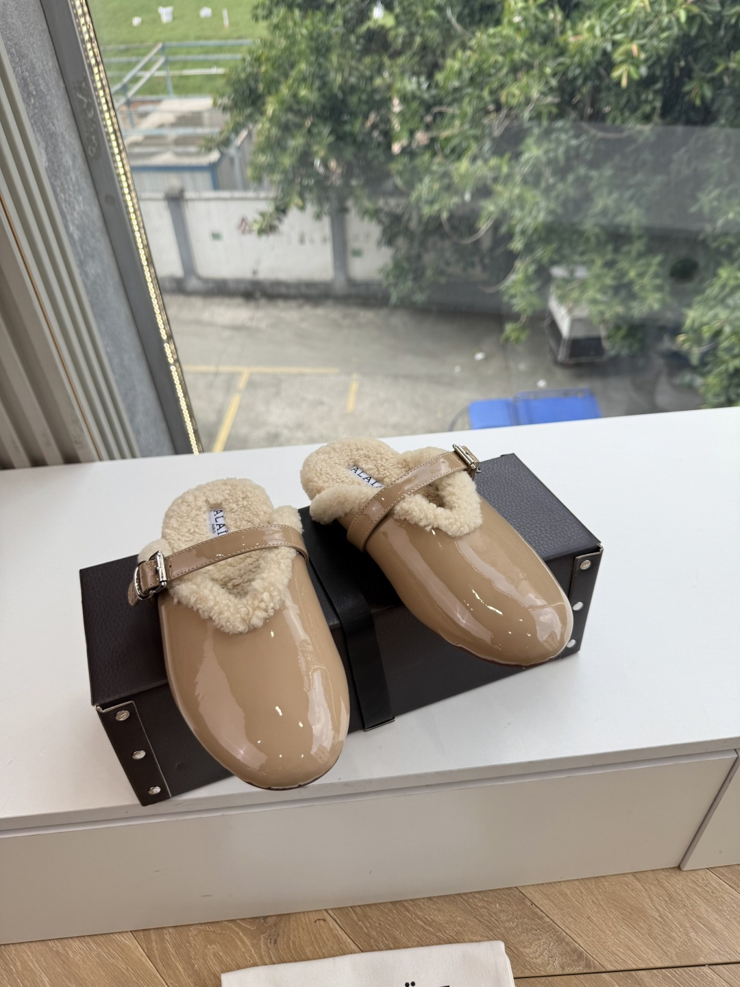 所见即所得G021代购级别原版购入法国一线奢侈品牌ALAIA 阿莱亚秋冬天真的要来咯！羊羔绒鞋～ Alaia奶呼呼的秋冬
